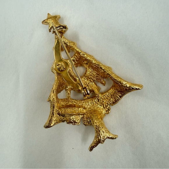 Vintage Signed Gerry's Goldtone Red Enamel Christmas Tree Shape Pin Brooch - Picture 4 of 6